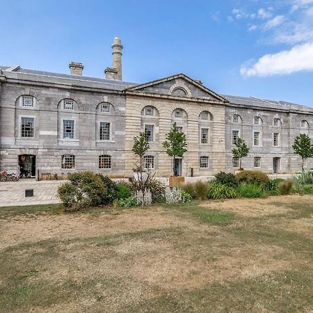 Luxury 2 Bed Apartment In Historic Royal William Yard Plymouth Bagian luar foto