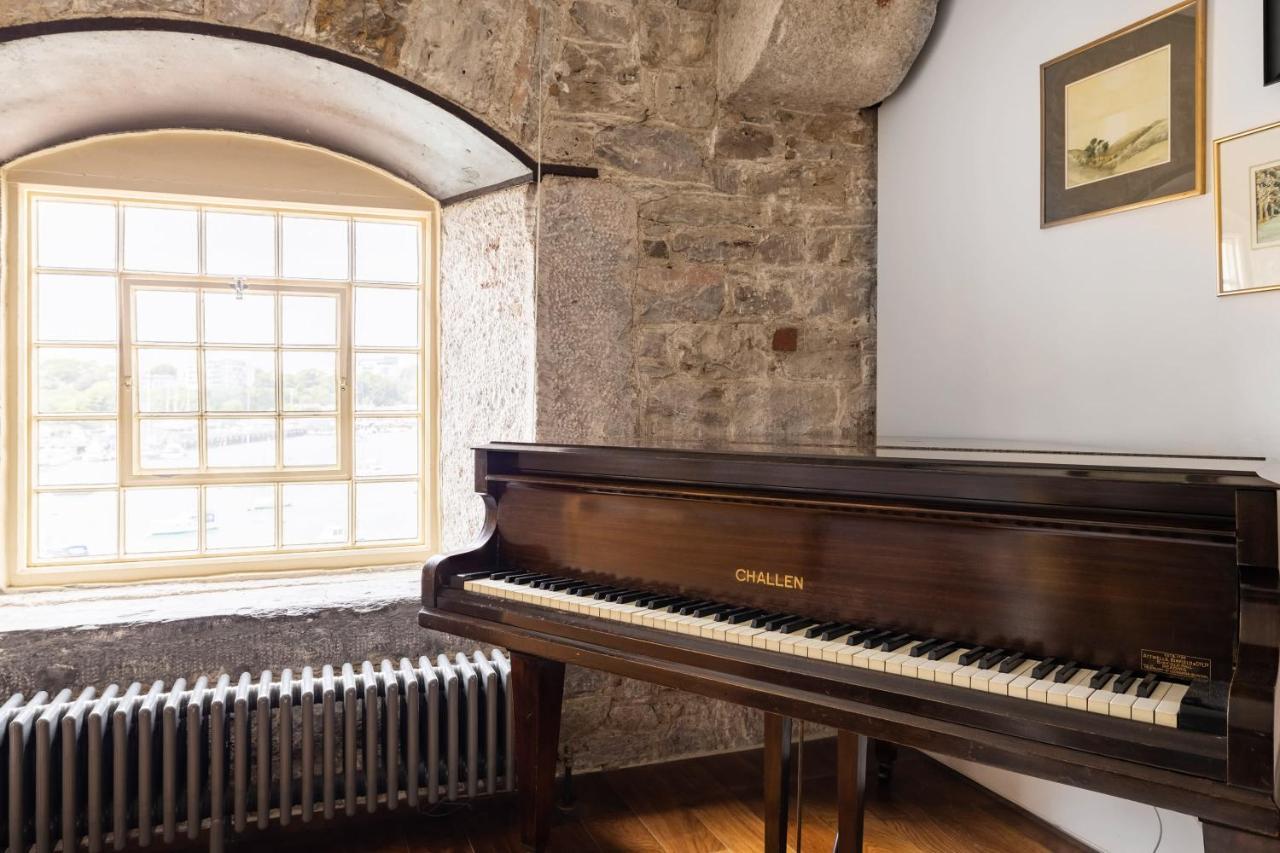 Luxury 2 Bed Apartment In Historic Royal William Yard Plymouth Bagian luar foto
