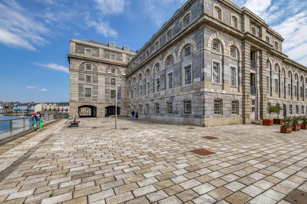 Luxury 2 Bed Apartment In Historic Royal William Yard Plymouth Bagian luar foto