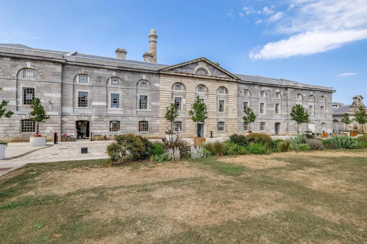Luxury 2 Bed Apartment In Historic Royal William Yard Plymouth Bagian luar foto